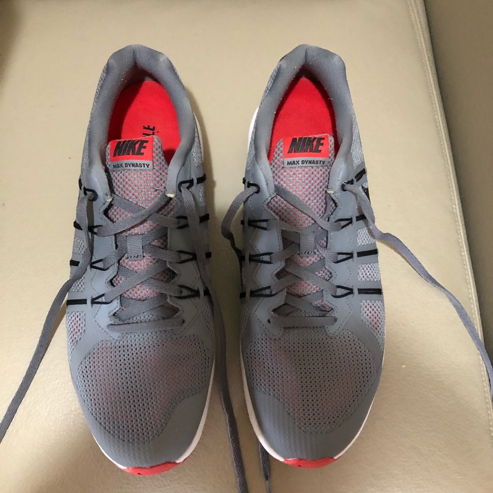 Nike Men’s Dynasty Sneakers